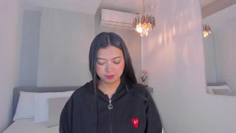 Alexa Millers online show from 06-19-26, 01:37