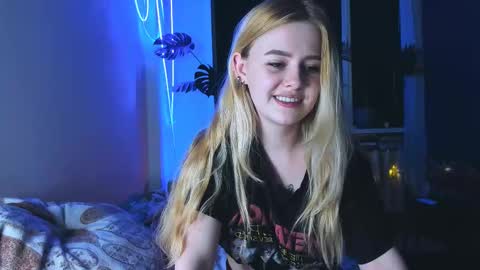 Snapshot of alexa_pirs chatting on 02-18-25, 11:30 alexa_pirs online show from 02-18-25, 11:30