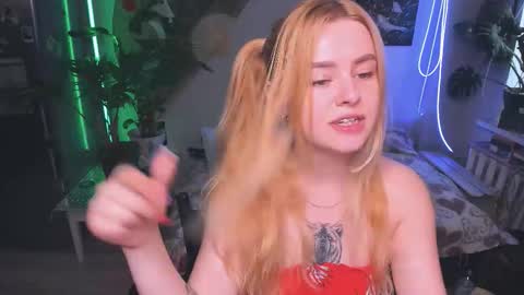 Snapshot of alexa_pirs chatting on 10-13-25, 12:27 alexa_pirs online show from 10-13-25, 12:27