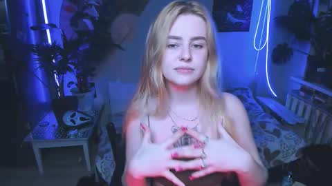 Snapshot of alexa_pirs chatting on 10-14-25, 12:44 alexa_pirs online show from 10-14-25, 12:44