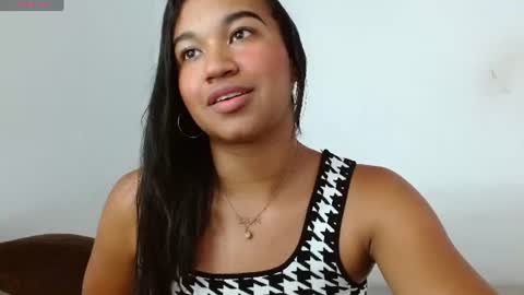 Snapshot of alexa_priincess chatting on 06-10-26, 07:35 online show from 06-10-26, 07:35