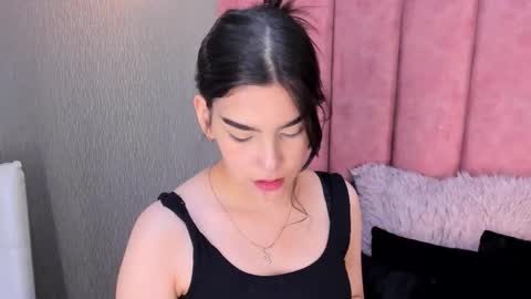 Alexa Thaylor online show from 10-24-25, 03:19