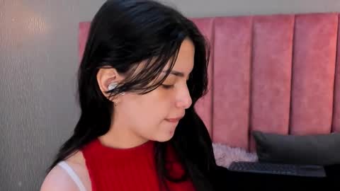 Alexa Thaylor online show from 10-27-25, 01:09