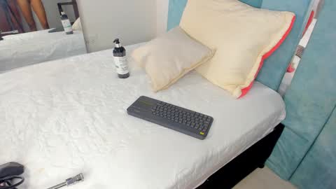 Snapshot of alexaa_small chatting on 03-10-25, 11:42 alexaa_small online show from 03-10-25, 11:42