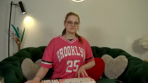 Snapshot of alexaavery chatting on 05-16-26, 07:05 AlexaAvery online show from 05-16-26, 07:05