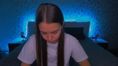 Snapshot of alexabarkley chatting on 12-22-24, 03:22 angel online show from 12-22-24, 03:22