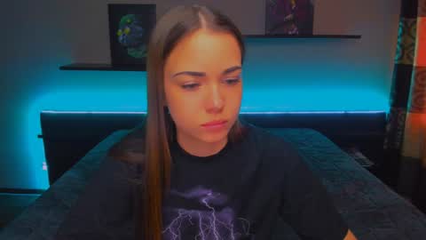 Snapshot of alexabarkley chatting on 12-25-24, 03:29 angel online show from 12-25-24, 03:29