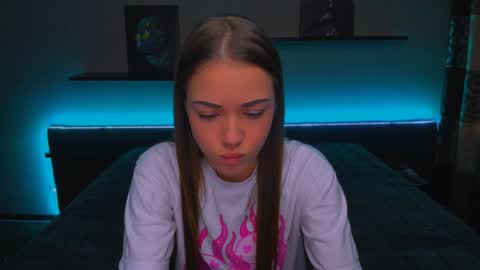 Snapshot of alexabarkley chatting on 12-26-24, 03:06 angel online show from 12-26-24, 03:06