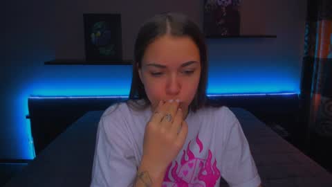 Snapshot of alexabarkley chatting on 01-06-25, 03:20 angel online show from 01-06-25, 03:20