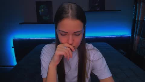 Snapshot of alexabarkley chatting on 01-21-25, 03:15 angel online show from 01-21-25, 03:15