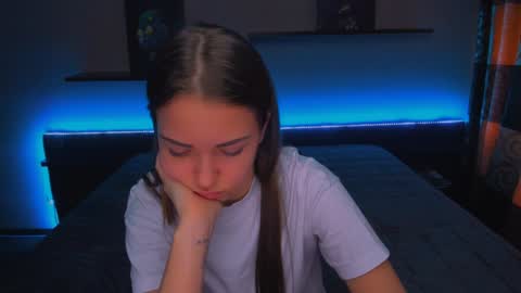 Snapshot of alexabarkley chatting on 01-21-25, 06:22 angel online show from 01-21-25, 06:22