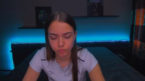 Snapshot of alexabarkley chatting on 01-28-25, 06:16 angel online show from 01-28-25, 06:16