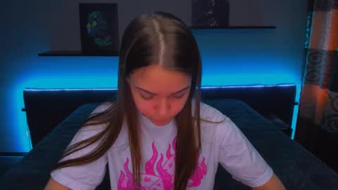 Snapshot of alexabarkley chatting on 02-10-25, 03:13 angel online show from 02-10-25, 03:13