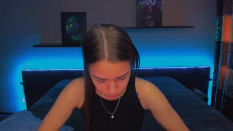 Snapshot of alexabarkley chatting on 02-12-25, 06:19 angel online show from 02-12-25, 06:19