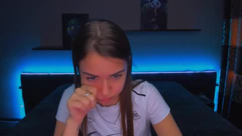 Snapshot of alexabarkley chatting on 02-13-25, 06:09 angel online show from 02-13-25, 06:09