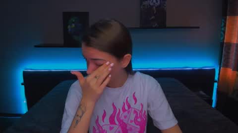 Snapshot of alexabarkley chatting on 02-24-25, 06:16 angel online show from 02-24-25, 06:16