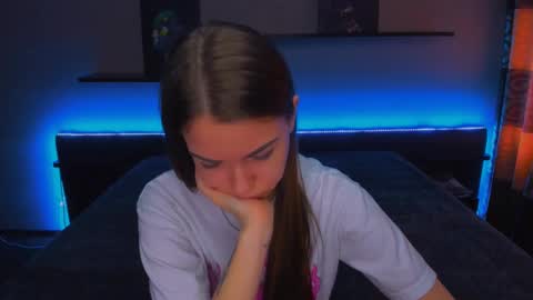 Snapshot of alexabarkley chatting on 03-12-25, 06:18 angel online show from 03-12-25, 06:18