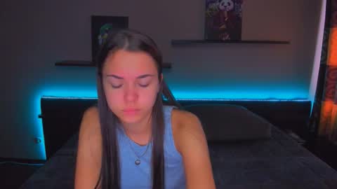 Snapshot of alexabarkley chatting on 09-18-25, 12:23 angel online show from 09-18-25, 12:23