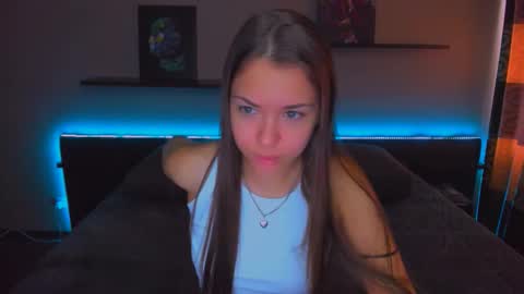 Snapshot of alexabarkley chatting on 10-07-25, 03:36 angel online show from 10-07-25, 03:36