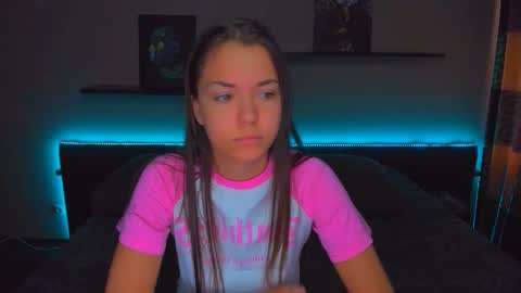 Snapshot of alexabarkley chatting on 10-08-25, 12:30 angel online show from 10-08-25, 12:30