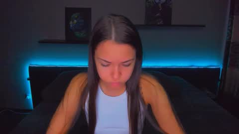 Snapshot of alexabarkley chatting on 10-10-25, 12:20 angel online show from 10-10-25, 12:20