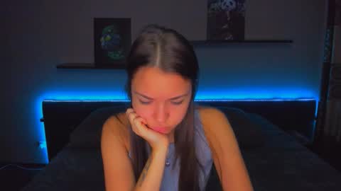 Snapshot of alexabarkley chatting on 10-13-25, 12:21 angel online show from 10-13-25, 12:21