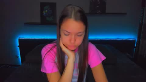 Snapshot of alexabarkley chatting on 10-14-25, 12:11 angel online show from 10-14-25, 12:11