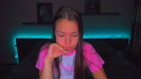 Snapshot of alexabarkley chatting on 11-05-25, 12:21 angel online show from 11-05-25, 12:21