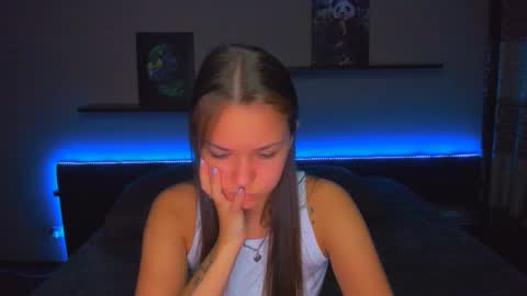 Snapshot of alexabarkley chatting on 12-22-25, 12:18 angel online show from 12-22-25, 12:18