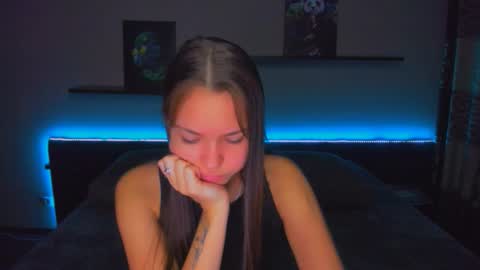 Snapshot of alexabarkley chatting on 12-23-25, 12:19 angel online show from 12-23-25, 12:19