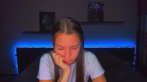 Snapshot of alexabarkley chatting on 01-06-26, 12:36 angel online show from 01-06-26, 12:36