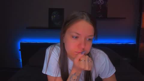 Snapshot of alexabarkley chatting on 02-25-26, 01:26 angel online show from 02-25-26, 01:26