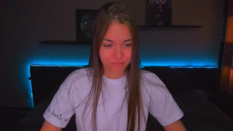 Snapshot of alexabarkley chatting on 03-06-26, 01:24 angel online show from 03-06-26, 01:24