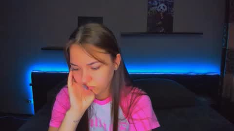 Snapshot of alexabarkley chatting on 03-09-26, 12:36 angel online show from 03-09-26, 12:36