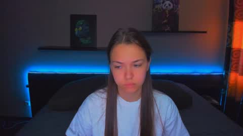 Snapshot of alexabarkley chatting on 05-08-26, 12:49 angel online show from 05-08-26, 12:49