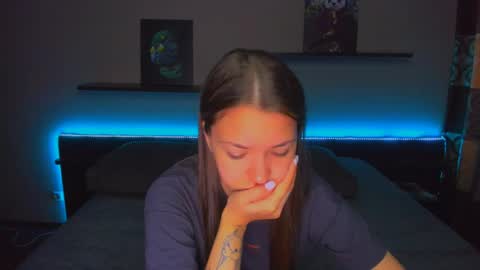 Snapshot of alexabarkley chatting on 05-29-26, 02:20 angel online show from 05-29-26, 02:20