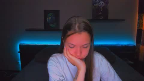 Snapshot of alexabarkley chatting on 06-05-26, 12:50 angel online show from 06-05-26, 12:50