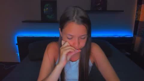 Snapshot of alexabarkley chatting on 06-08-26, 01:50 angel online show from 06-08-26, 01:50