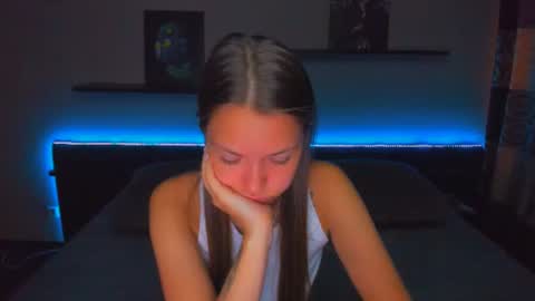 Snapshot of alexabarkley chatting on 06-17-26, 12:46 angel online show from 06-17-26, 12:46