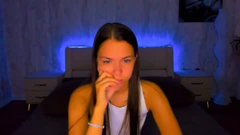 Snapshot of alexabarkley chatting on 07-13-26, 12:24 angel online show from 07-13-26, 12:24
