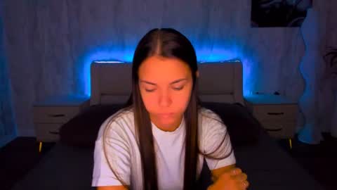 Snapshot of alexabarkley chatting on 07-14-26, 12:13 angel online show from 07-14-26, 12:13