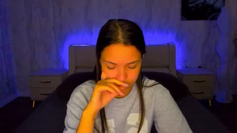Snapshot of alexabarkley chatting on 07-15-26, 12:49 angel online show from 07-15-26, 12:49