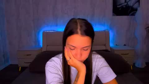 Snapshot of alexabarkley chatting on 07-17-26, 01:34 angel online show from 07-17-26, 01:34