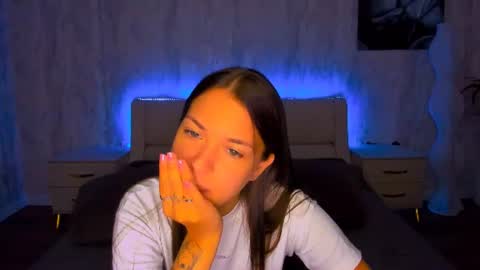 Snapshot of alexabarkley chatting on 07-23-26, 12:46 angel online show from 07-23-26, 12:46