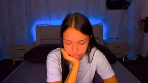 Snapshot of alexabarkley chatting on 07-28-26, 12:29 angel online show from 07-28-26, 12:29