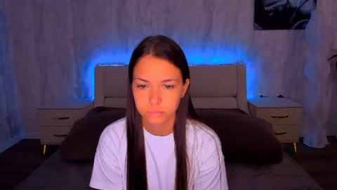 Snapshot of alexabarkley chatting on 07-31-26, 02:11 angel online show from 07-31-26, 02:11