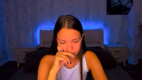 Snapshot of alexabarkley chatting on 08-04-26, 12:25 angel online show from 08-04-26, 12:25