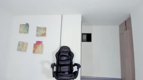 Snapshot of alexalovecastle1 chatting on 01-31-25, 11:35 Alexandra Castillo online show from 01-31-25, 11:35