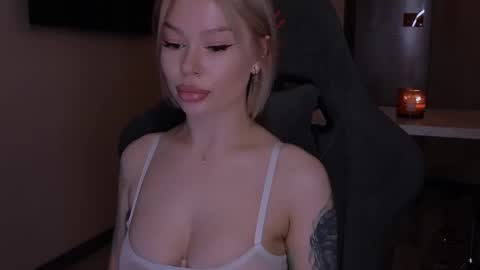 Alexa Mason online show from 11-20-25, 02:23