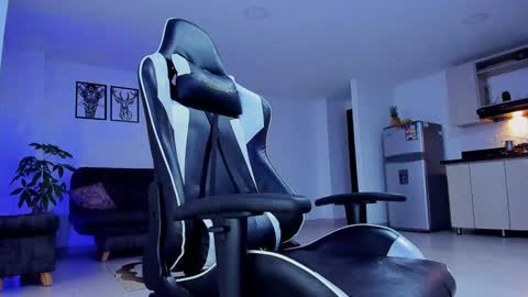 Snapshot of alexander_collin_ chatting on 12-04-24, 11:41 Alex Collin online show from 12-04-24, 11:41